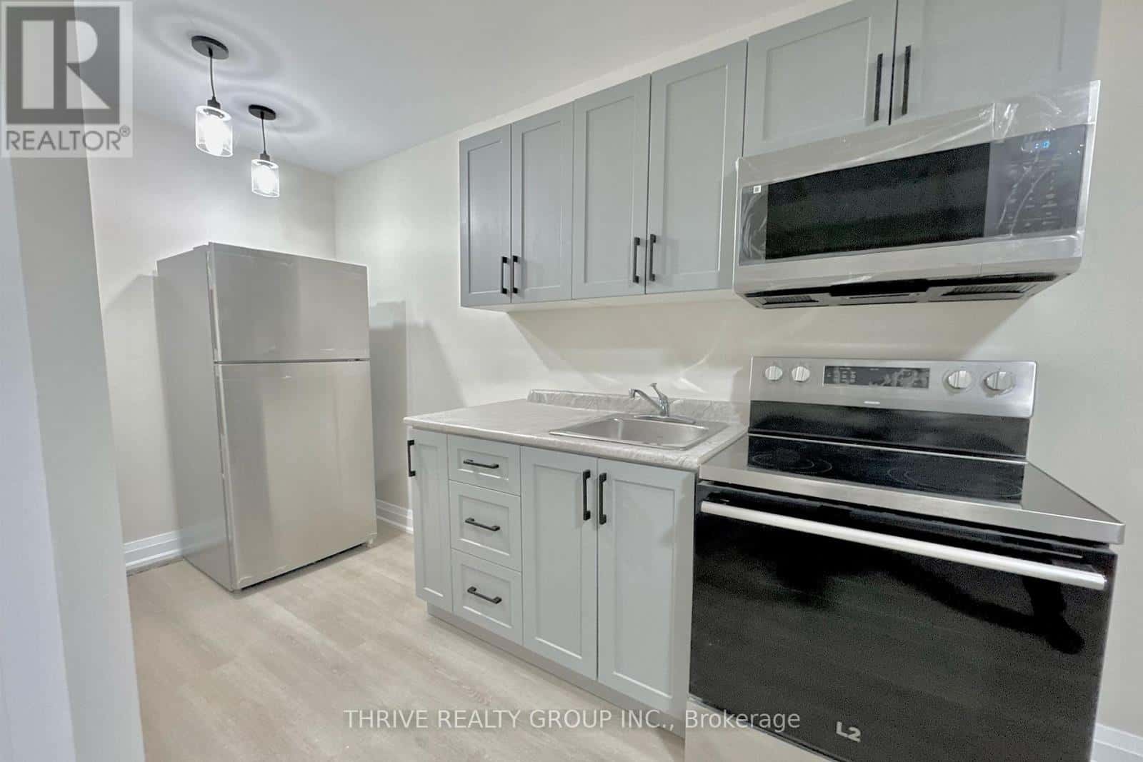 LOWER - 645 CHIDDINGTON AVENUE — London South (South R), Ontario - Photo 5 of 17