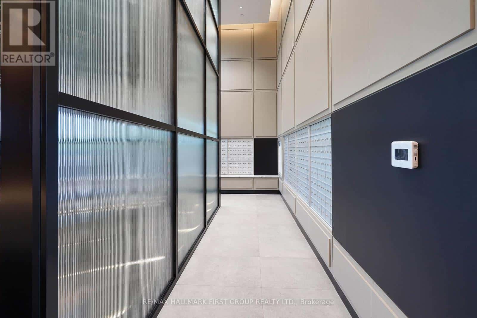 813 - 3220 WILLIAM COLTSON AVENUE — Oakville (OA Rural Oakville), Ontario - Photo 3 of 24