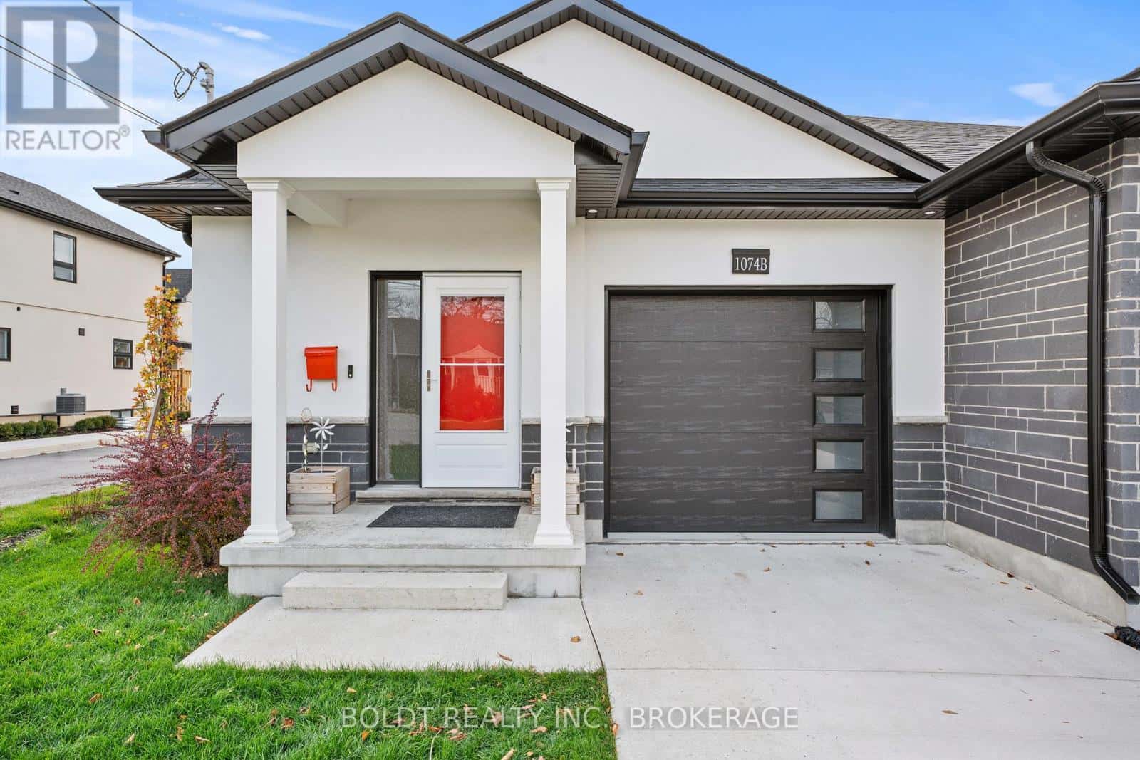 1074B Vansickle Road North