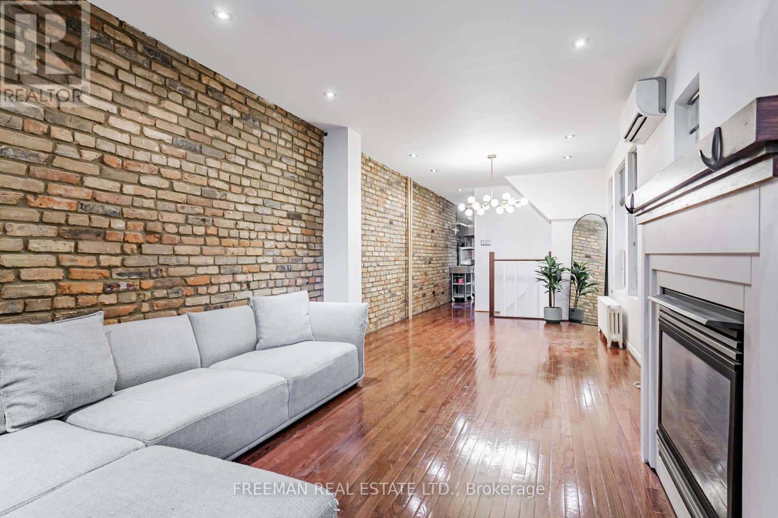 490 MONTROSE AVENUE — Toronto (Palmerston-Little Italy), Ontario - Photo 2 of 40