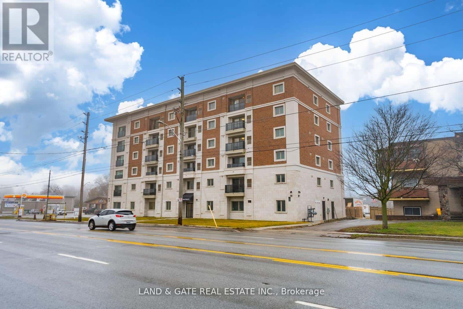 510 - 976 SIMCOE STREET N — Oshawa (Centennial), Ontario - Photo 2 of 14