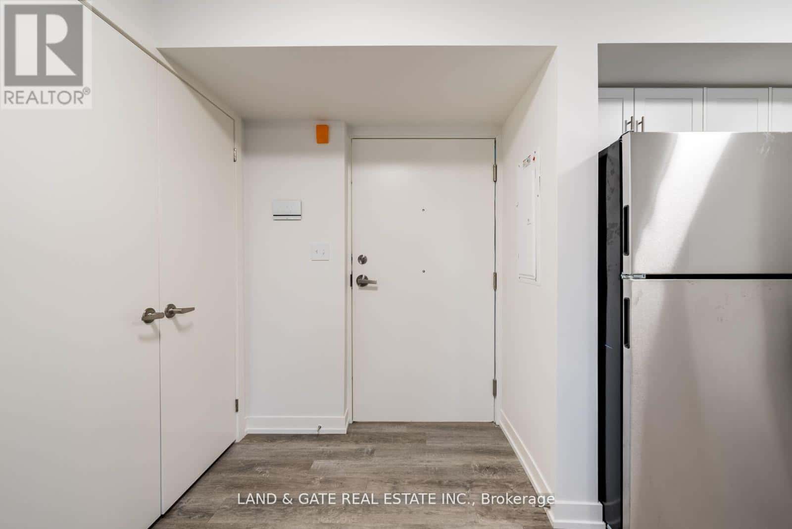 510 - 976 SIMCOE STREET N — Oshawa (Centennial), Ontario - Photo 4 of 14