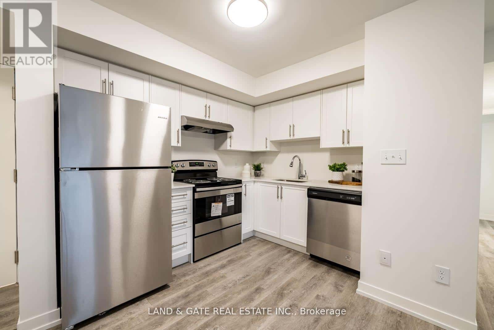 510 - 976 SIMCOE STREET N — Oshawa (Centennial), Ontario - Photo 5 of 14