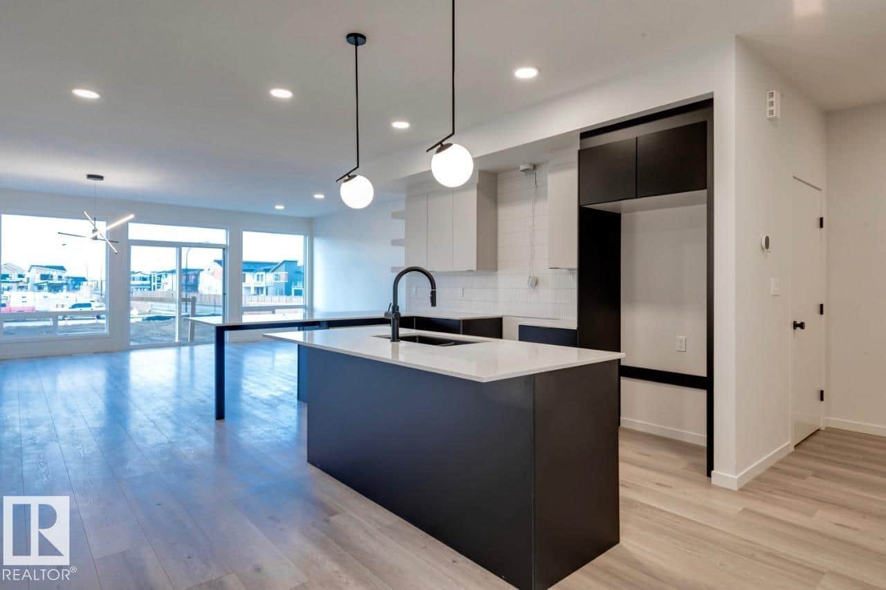 308 30 ST SW - Photo 2 of 29, Edmonton, Alberta