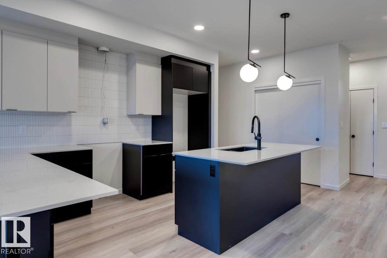 308 30 ST SW - Photo 4 of 29, Edmonton, Alberta