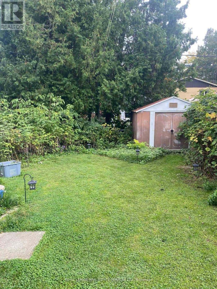 33 ROXALINE STREET — Toronto (Humber Heights), Ontario - Photo 5 of 5