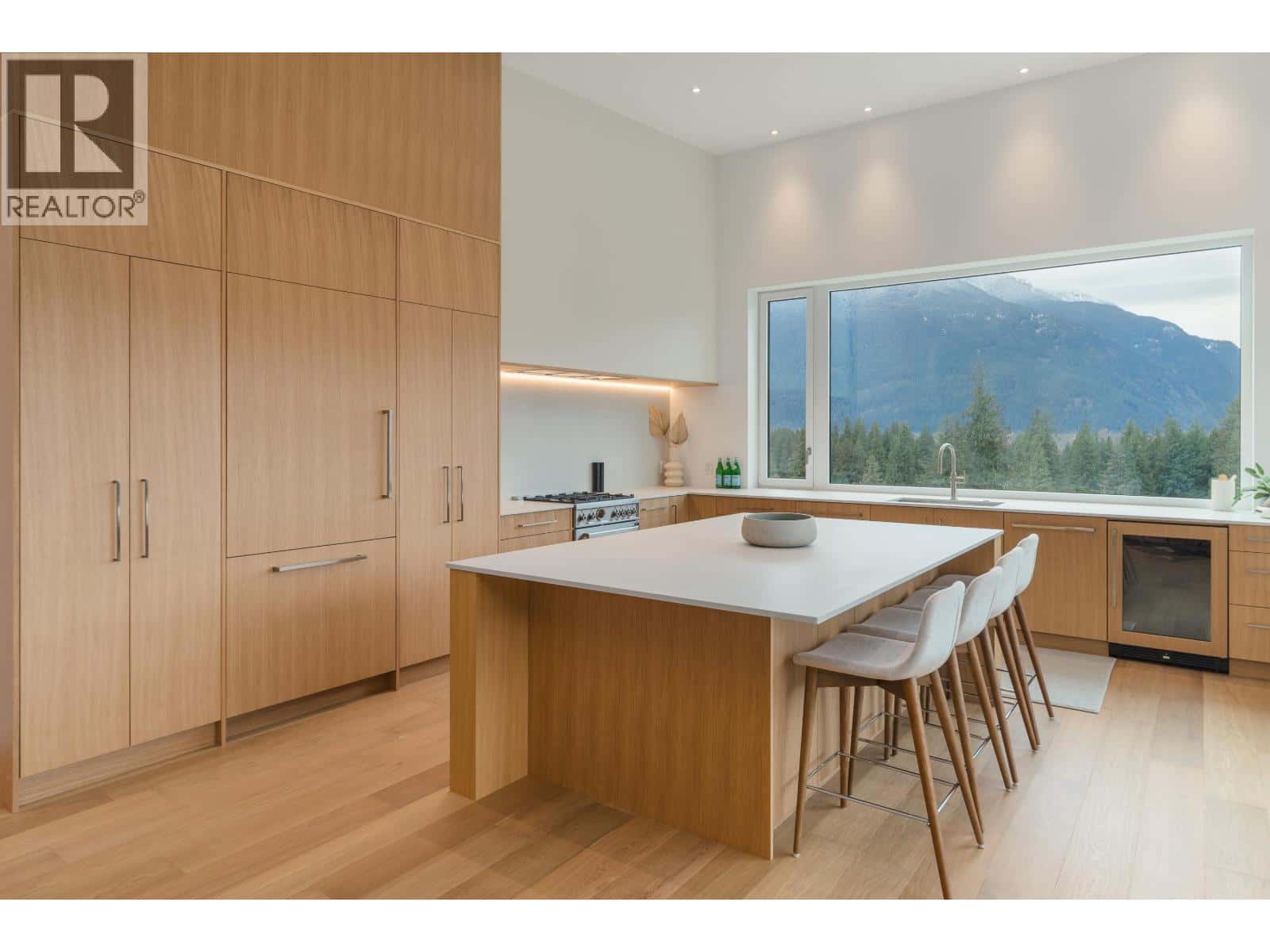 1780 PINEWOOD DRIVE — Pemberton, British Columbia - Photo 2 of 39