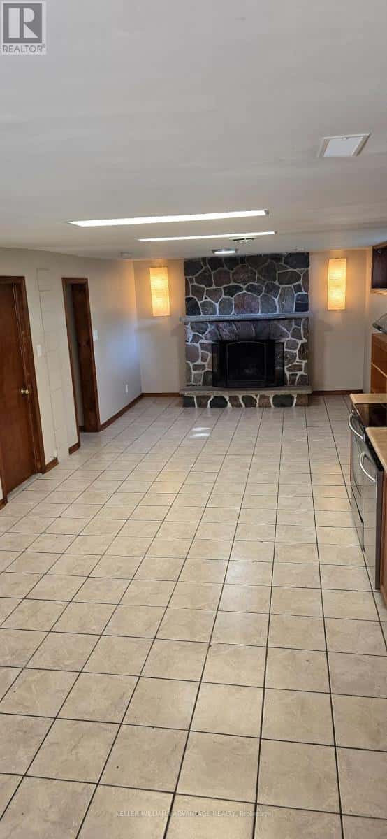 LOWER UNIT - 105 HART AVENUE — Toronto (Kennedy Park), Ontario - Photo 3 of 22