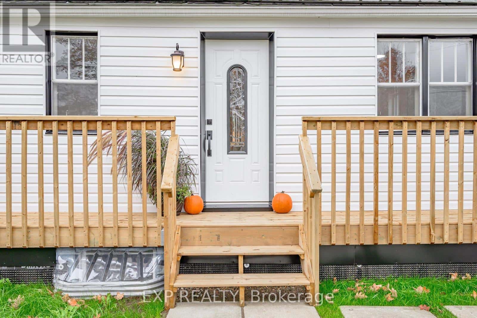 46 YOUNG STREET — Hastings Highlands (Monteagle Ward), Ontario - Photo 3 of 49