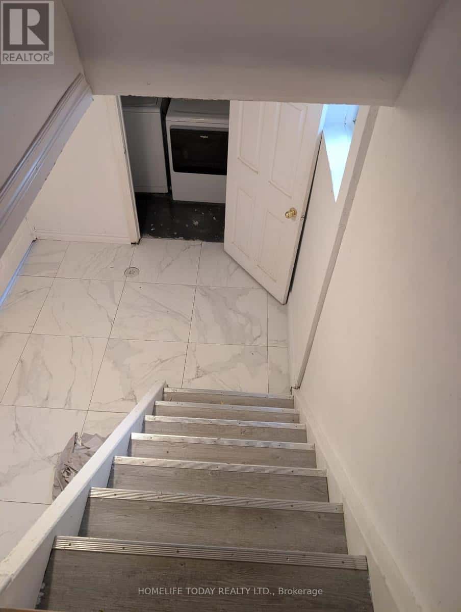 BSMT - 170 MAGNOLIA AVENUE — Toronto (Kennedy Park), Ontario - Photo 4 of 10