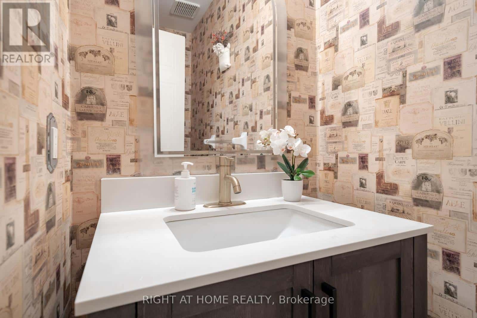 21 - 370 RIDDELL COURT — Newmarket (Gorham-College Manor), Ontario - Photo 4 of 40