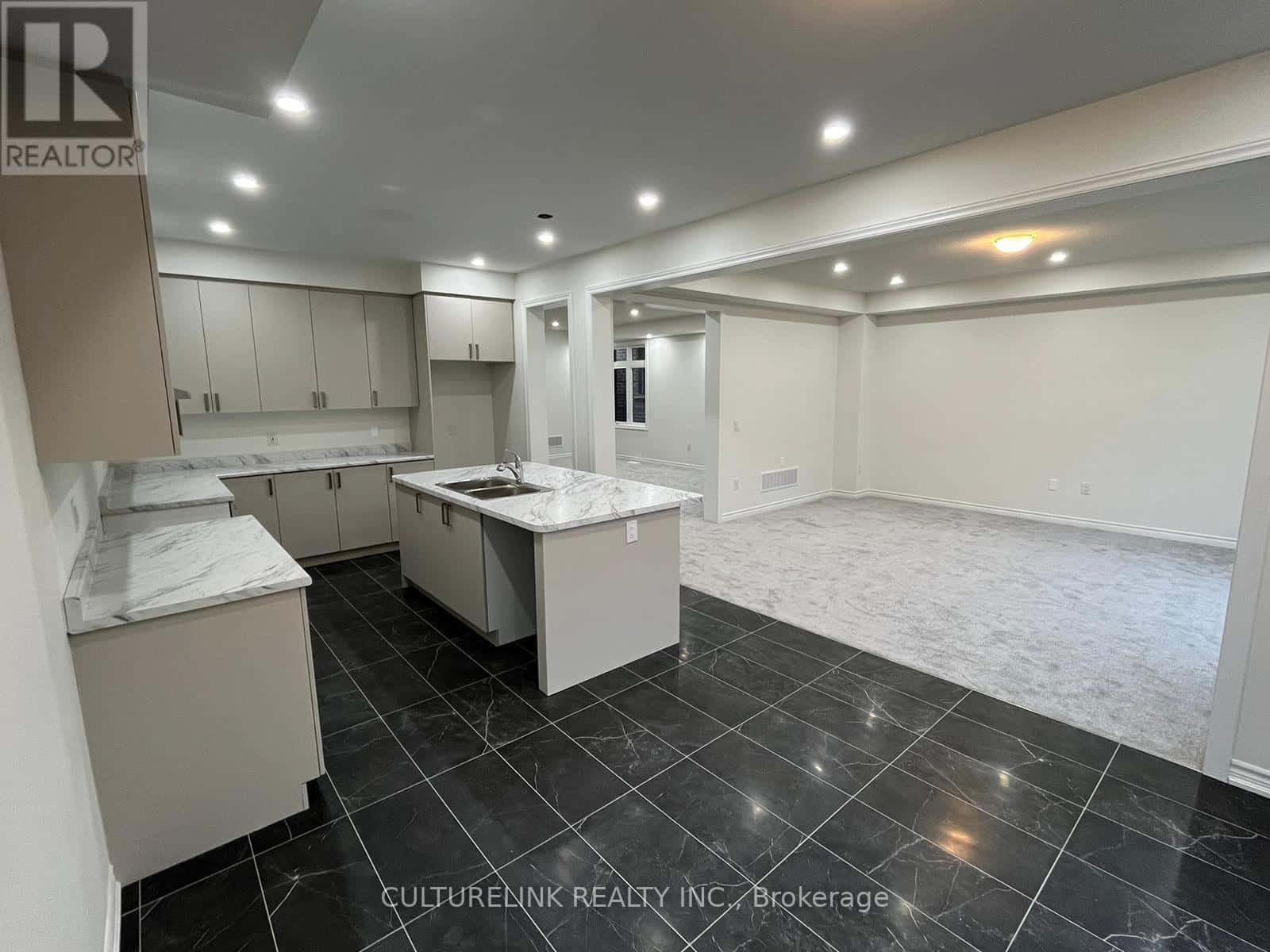 10 SASSAFRAS ROAD — Springwater (Minesing), Ontario - Photo 4 of 19