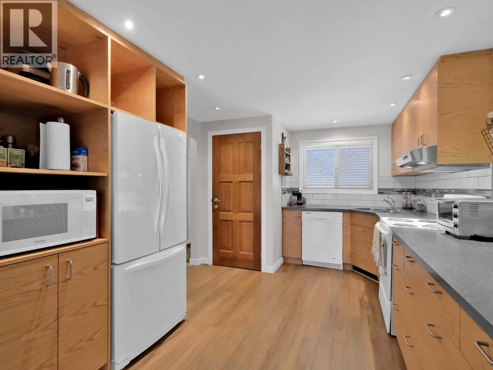 225 CLEARVIEW Road Unit# 903 — Apex Mountain, British Columbia - Photo 3 of 26