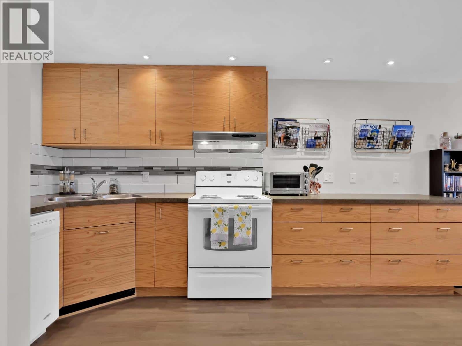 225 CLEARVIEW Road Unit# 903 — Apex Mountain, British Columbia - Photo 4 of 26