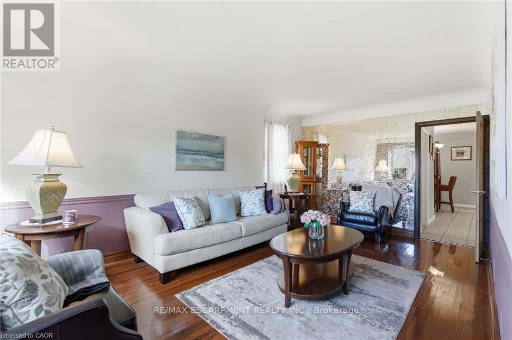 91 EAST 42ND STREET — Hamilton (Sunninghill), Ontario - Photo 2 of 47