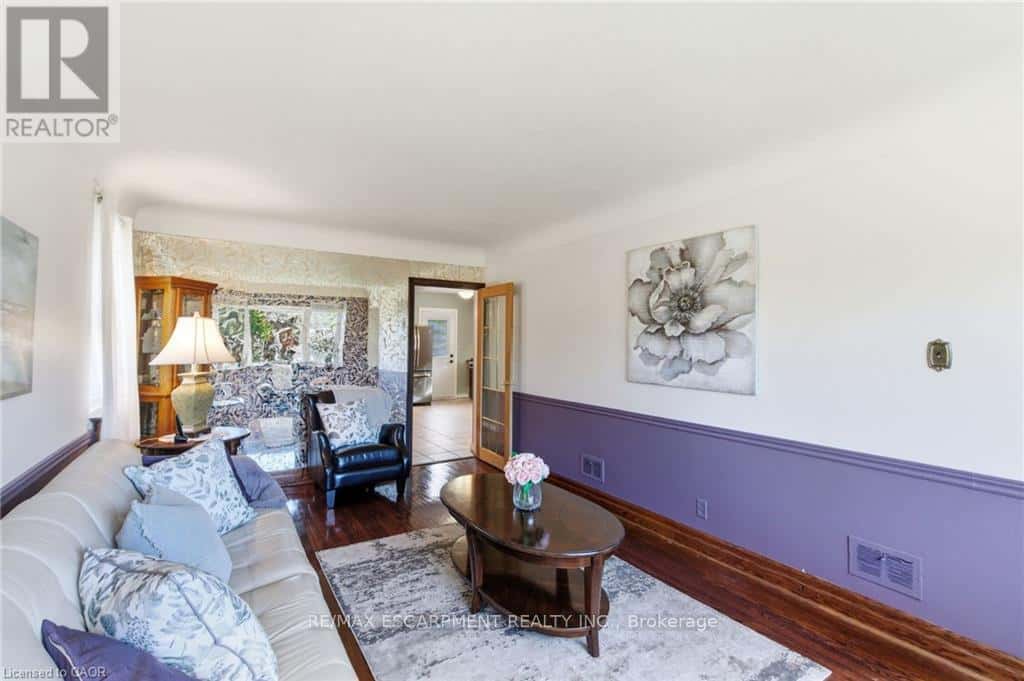 91 EAST 42ND STREET — Hamilton (Sunninghill), Ontario - Photo 3 of 47