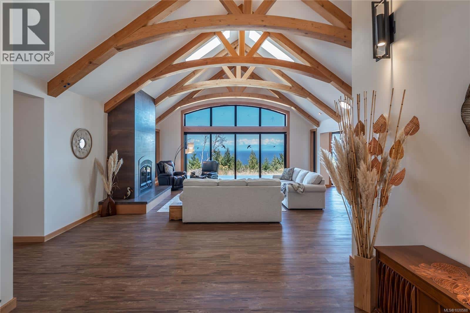 573 Horseshoe Rd — Gabriola Island, British Columbia - Photo 2 of 54