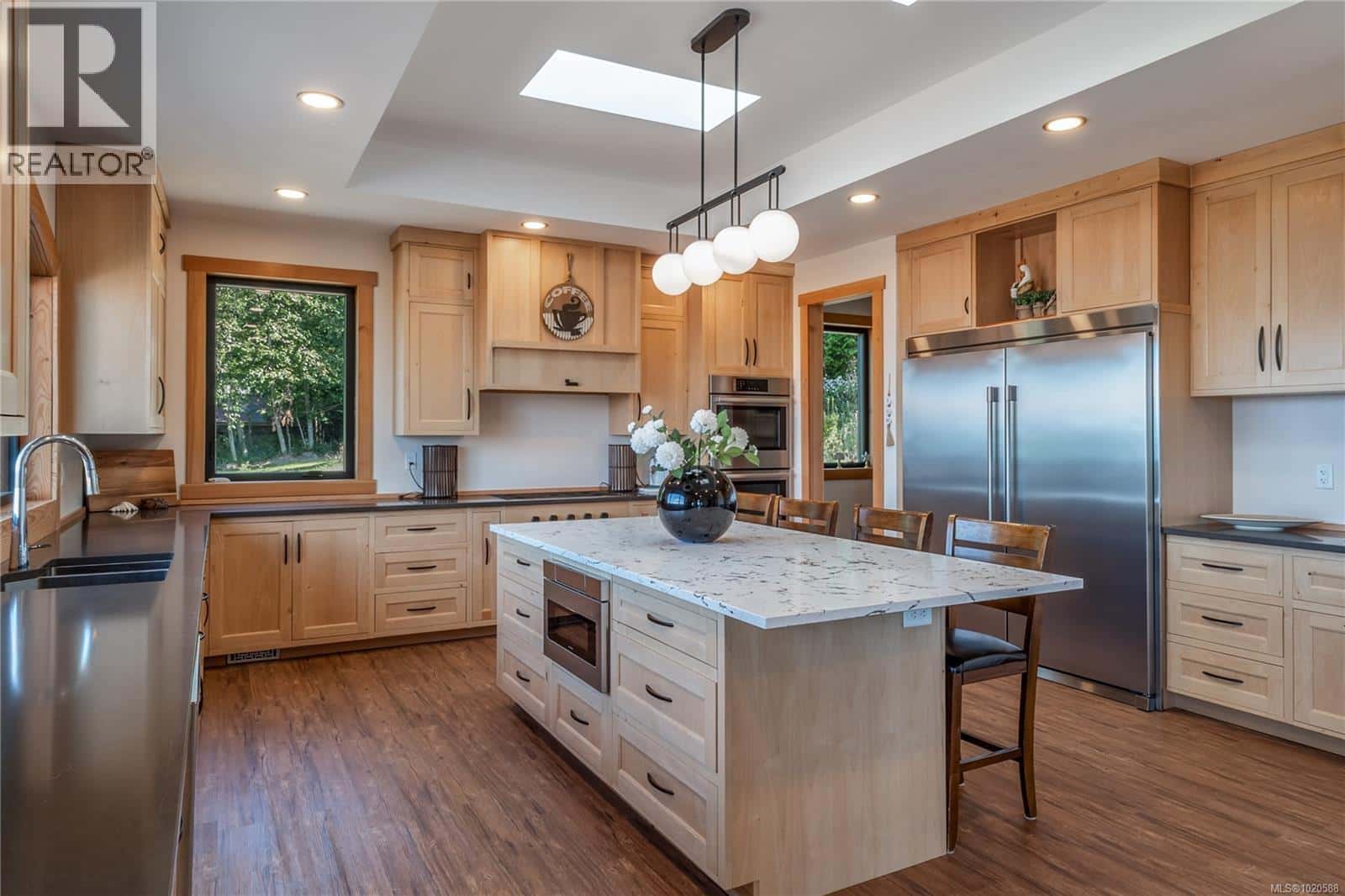 573 Horseshoe Rd — Gabriola Island, British Columbia - Photo 4 of 54