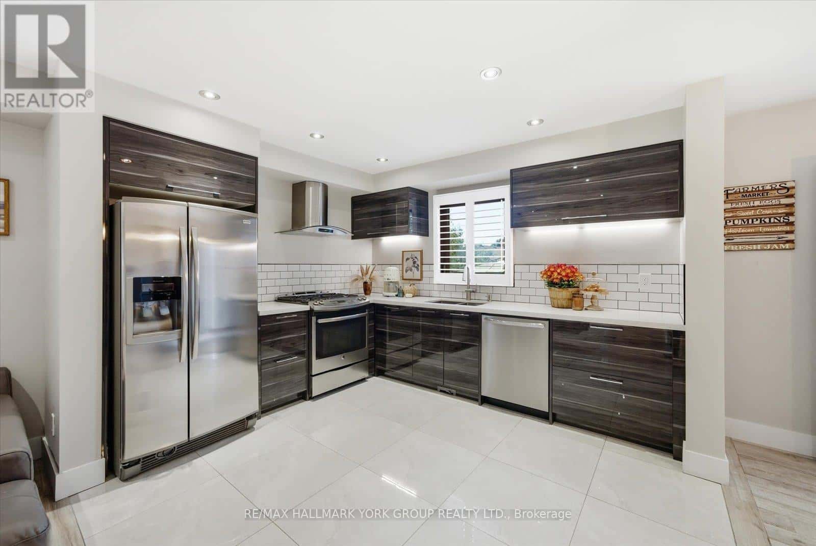 234 BILLINGS CRESCENT — Newmarket (Bristol-London), Ontario - Photo 5 of 26