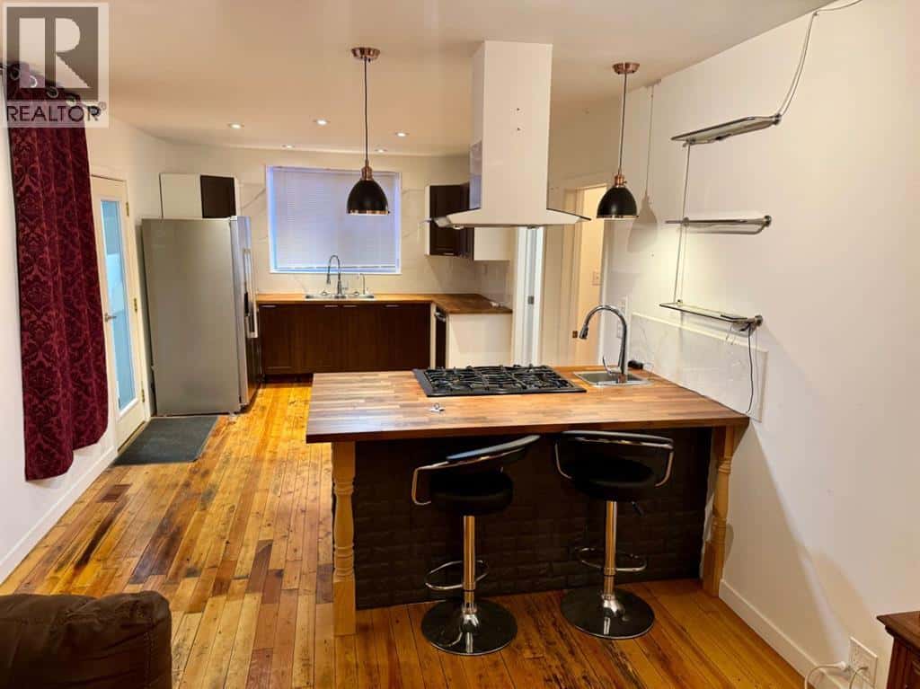 648 Main Street — Pincher Creek, Alberta - Photo 3 of 29