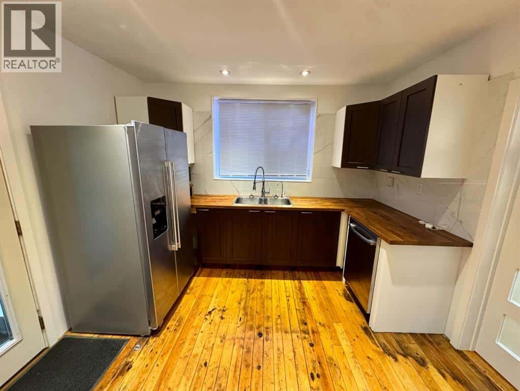 648 Main Street — Pincher Creek, Alberta - Photo 4 of 29