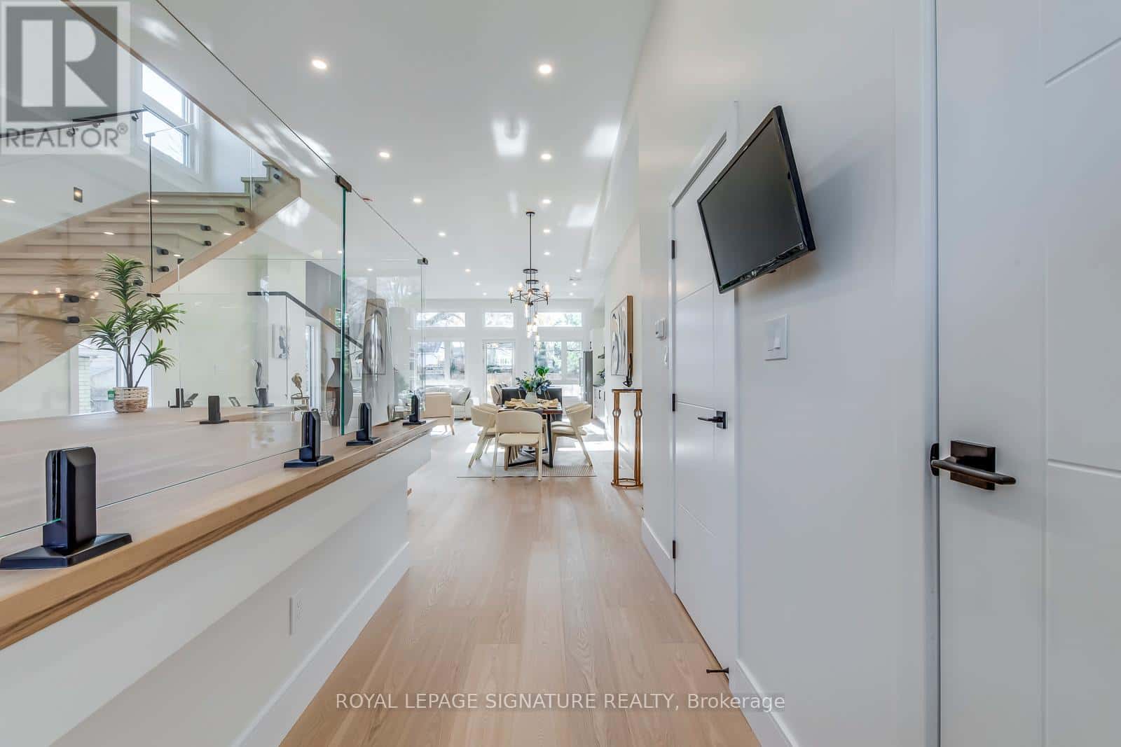 117 HOLBORNE AVENUE — Toronto (East York), Ontario - Photo 3 of 49