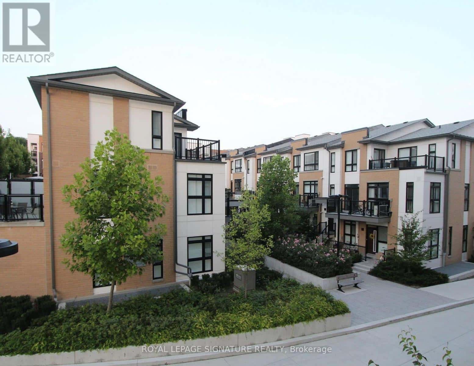 A105 - 160 CANON JACKSON DRIVE — Toronto (Beechborough-Greenbrook), Ontario - Photo 2 of 15