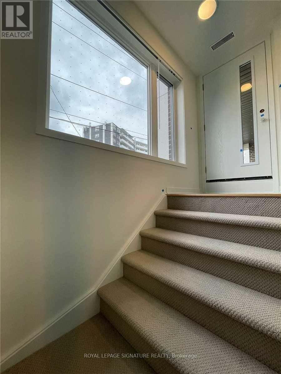 A105 - 160 CANON JACKSON DRIVE — Toronto (Beechborough-Greenbrook), Ontario - Photo 3 of 15