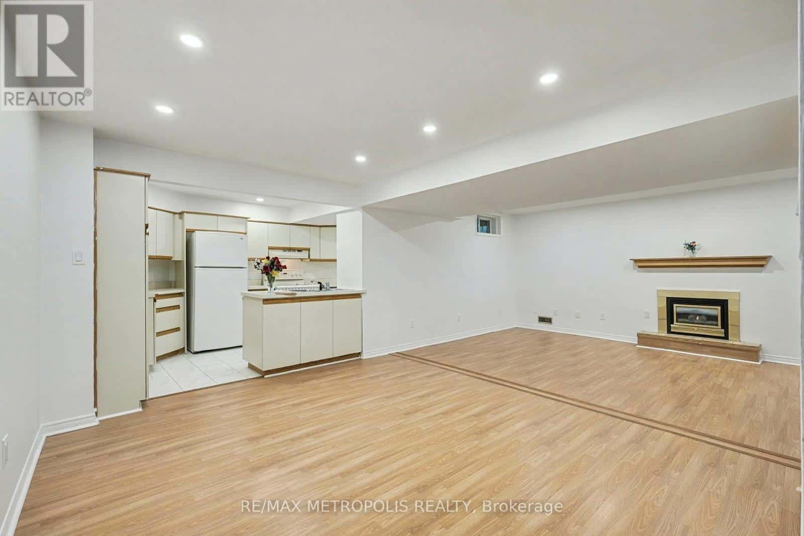 BSMT - 1105 PETUNIA PLACE — Pickering (Rougemount), Ontario - Photo 2 of 25