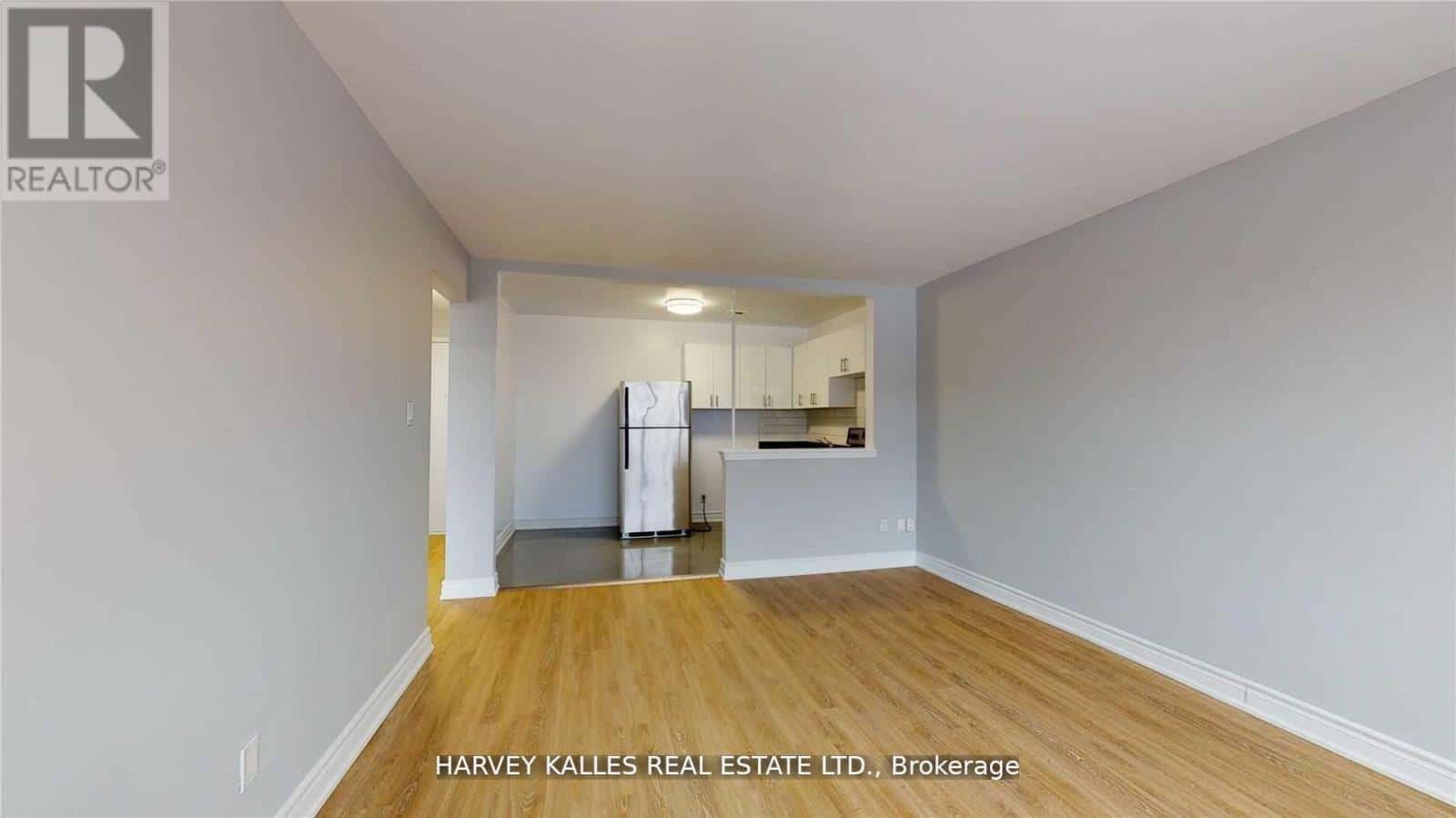 B4 - 4 GREENTREE COURT — Toronto (Keelesdale-Eglinton West), Ontario - Photo 3 of 14