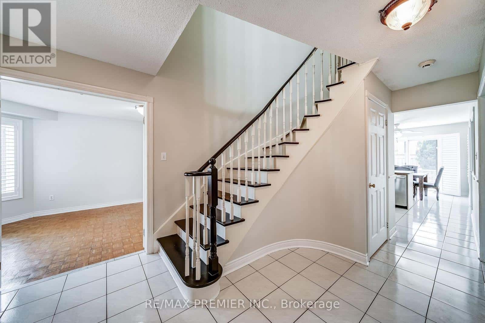 21 BERRYDOWN DRIVE — Caledon (Bolton East), Ontario - Photo 4 of 45