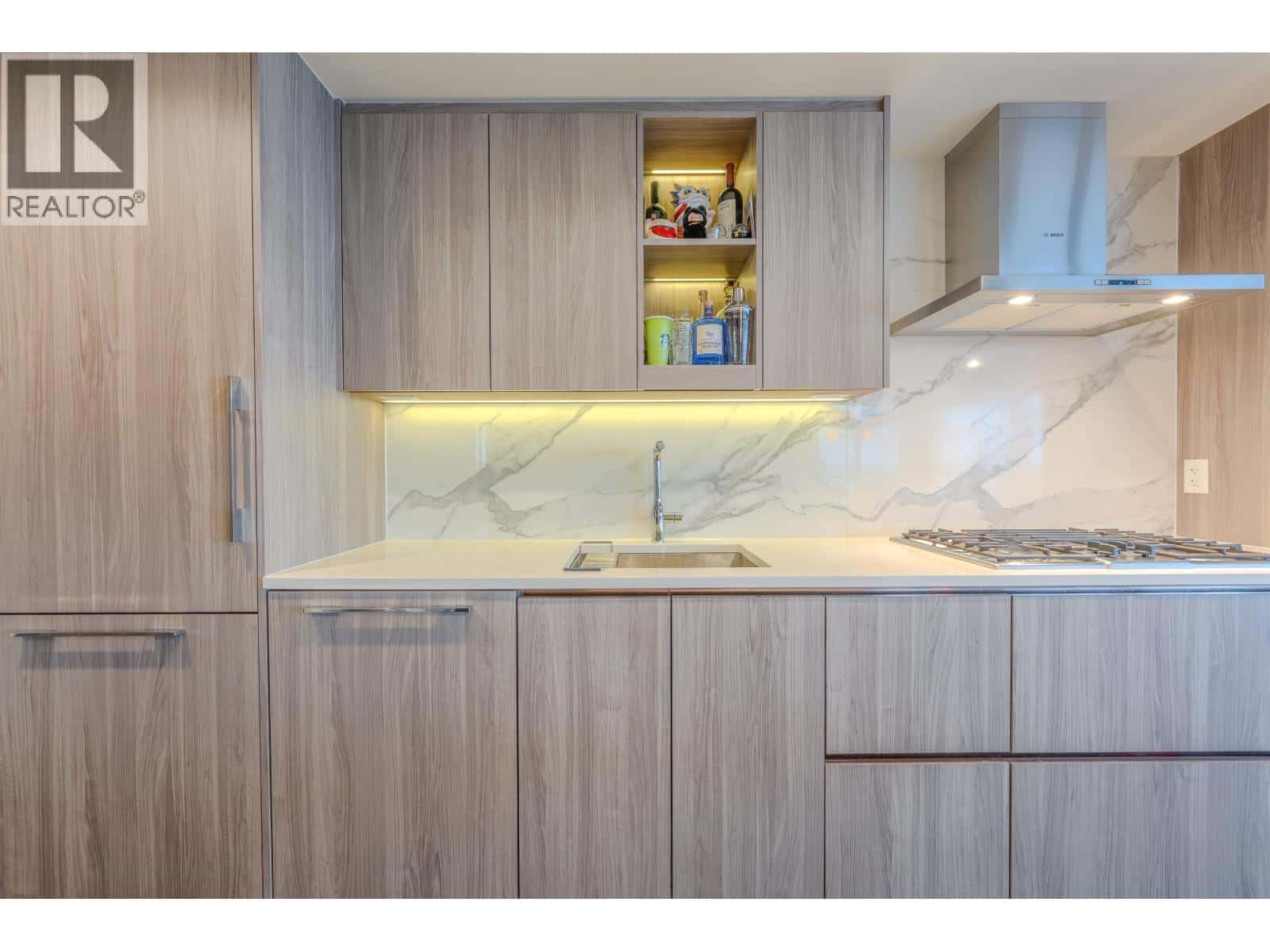 1602 4890 LOUGHEED HIGHWAY — Burnaby, British Columbia - Photo 5 of 40