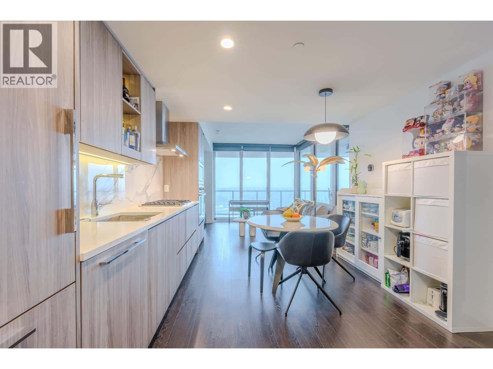 1602 4890 LOUGHEED HIGHWAY — Burnaby, British Columbia - Photo 3 of 40