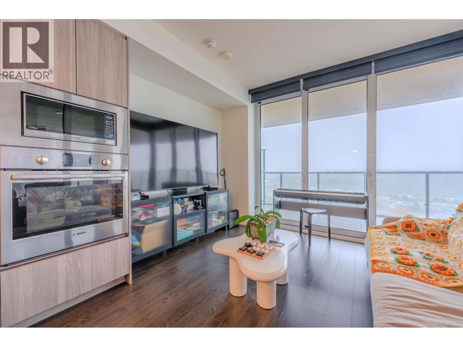 1602 4890 LOUGHEED HIGHWAY — Burnaby, British Columbia - Photo 2 of 40