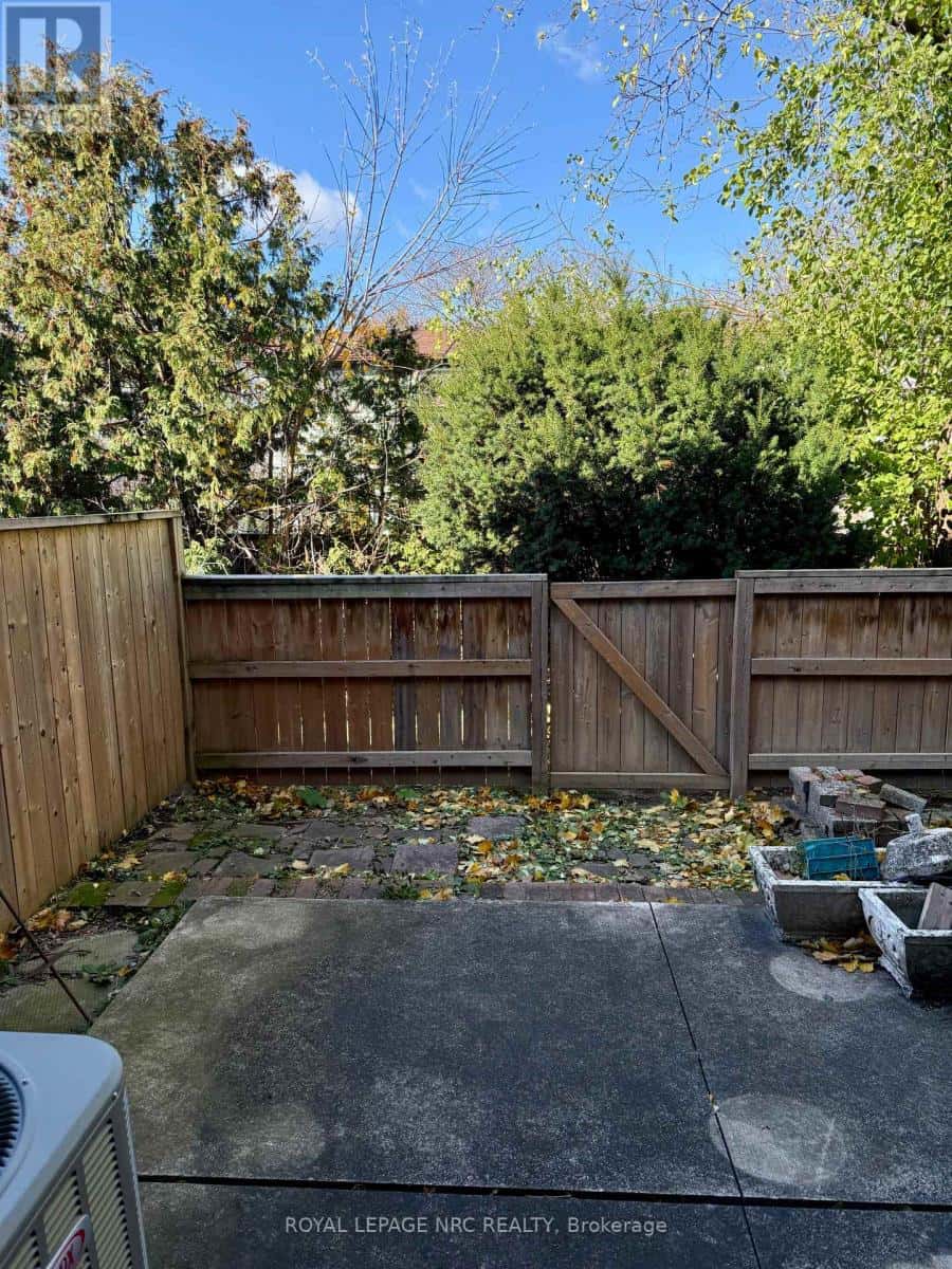 37 - 151 LINWELL ROAD — St. Catharines (Lakeport), Ontario - Photo 2 of 4