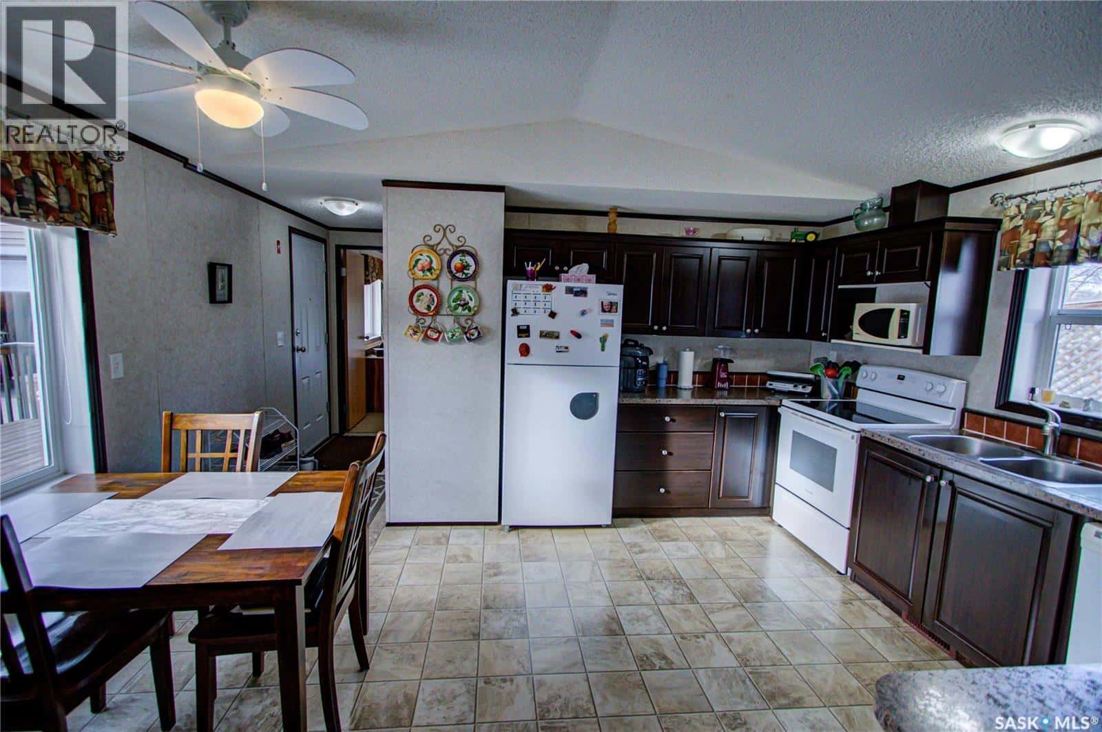 105 Ruttle AVENUE — Kinistino, Saskatchewan - Photo 4 of 19