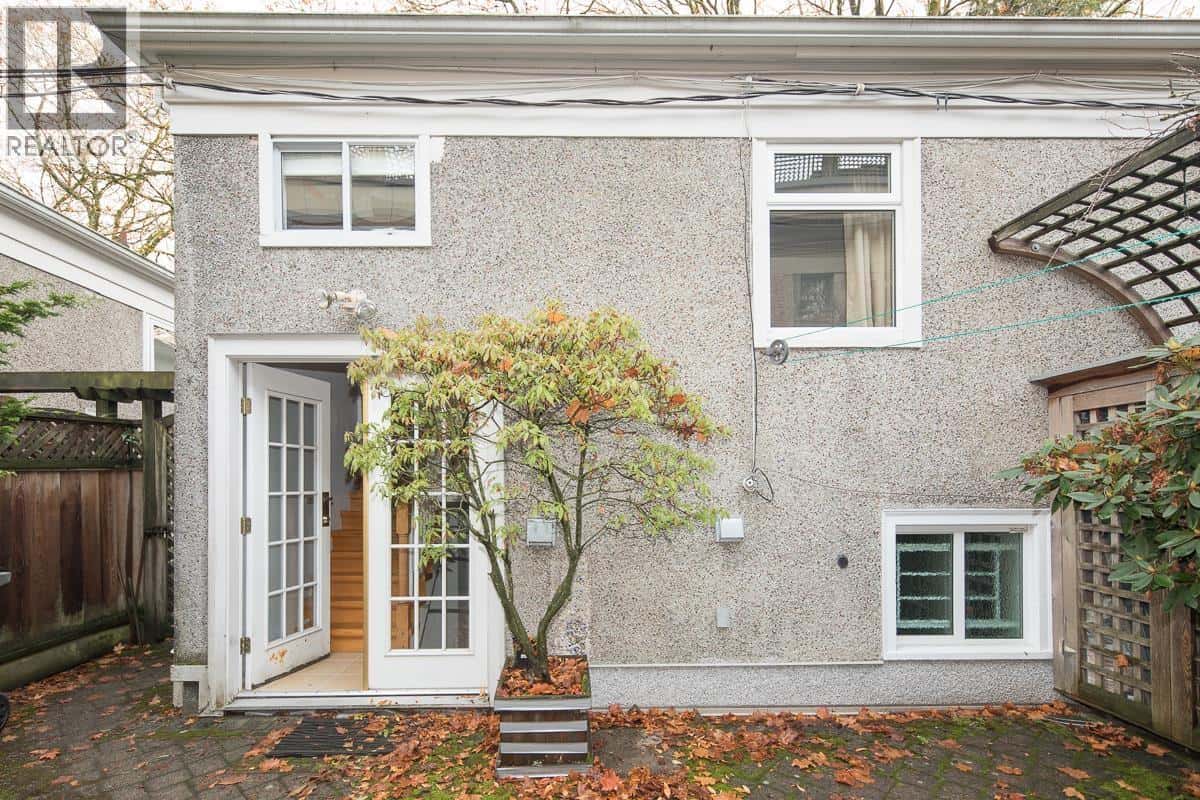 2305 W 3RD AVENUE — Vancouver, British Columbia - Photo 4 of 34