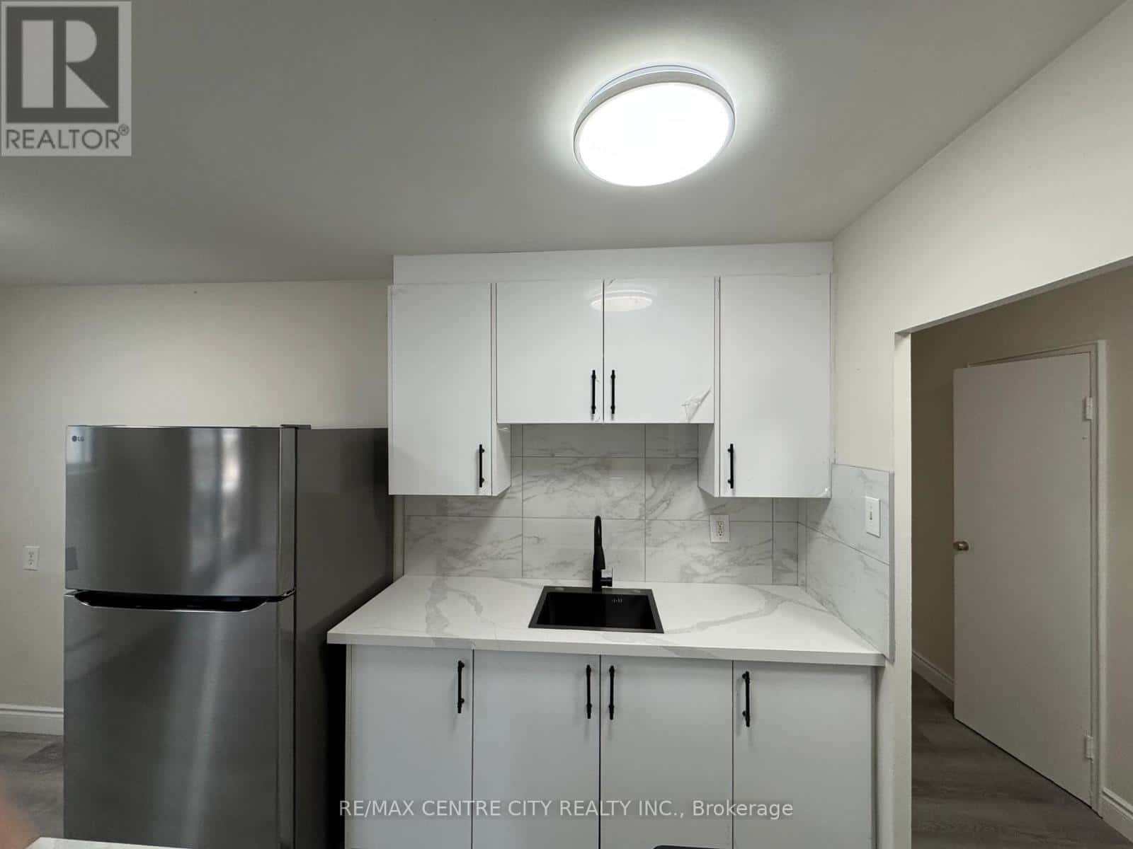 206 - 1830 DUMONT STREET — London East (East H), Ontario - Photo 3 of 28