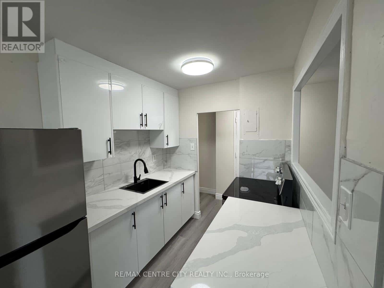 206 - 1830 DUMONT STREET — London East (East H), Ontario - Photo 4 of 28