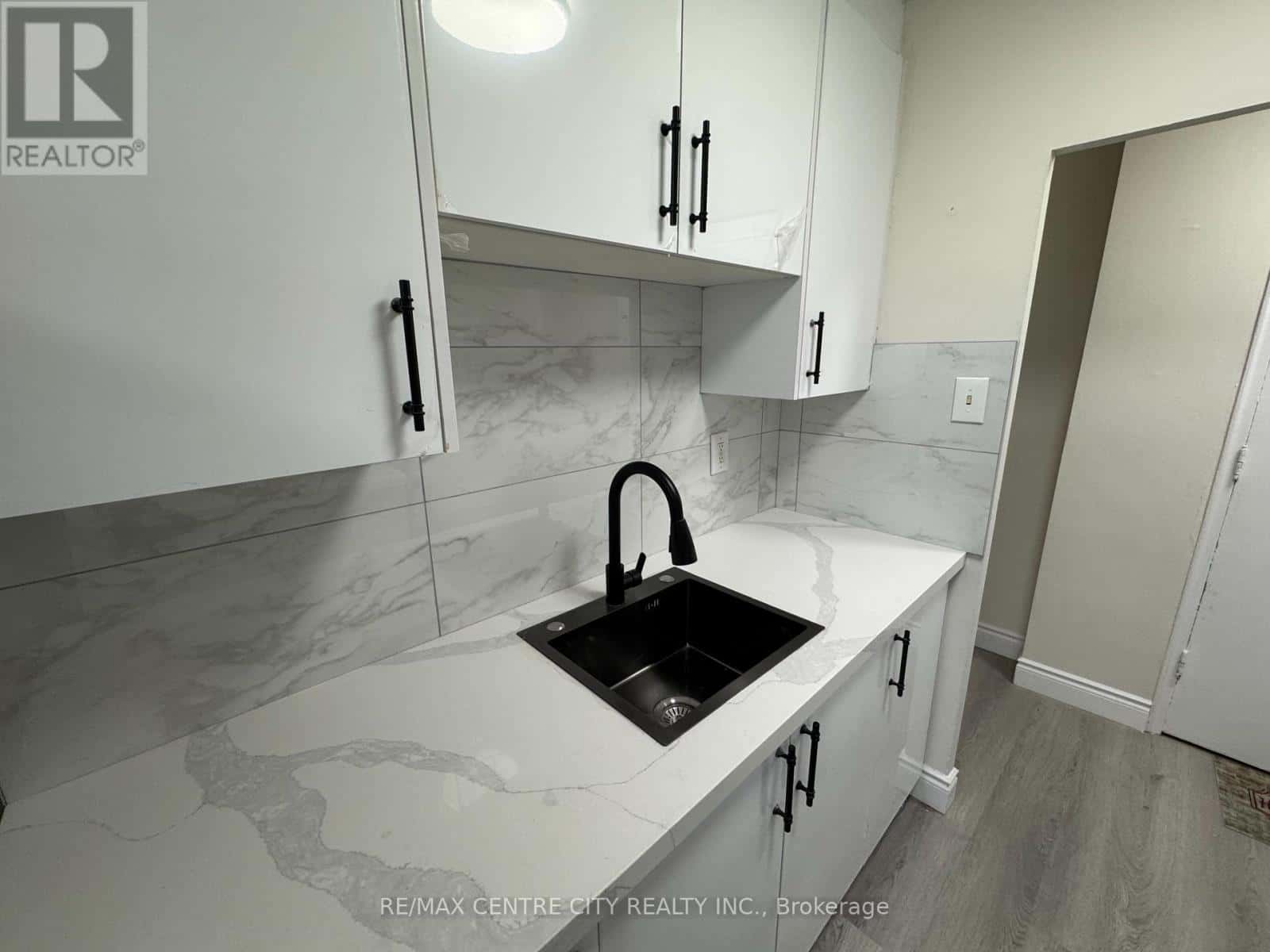 206 - 1830 DUMONT STREET — London East (East H), Ontario - Photo 5 of 28