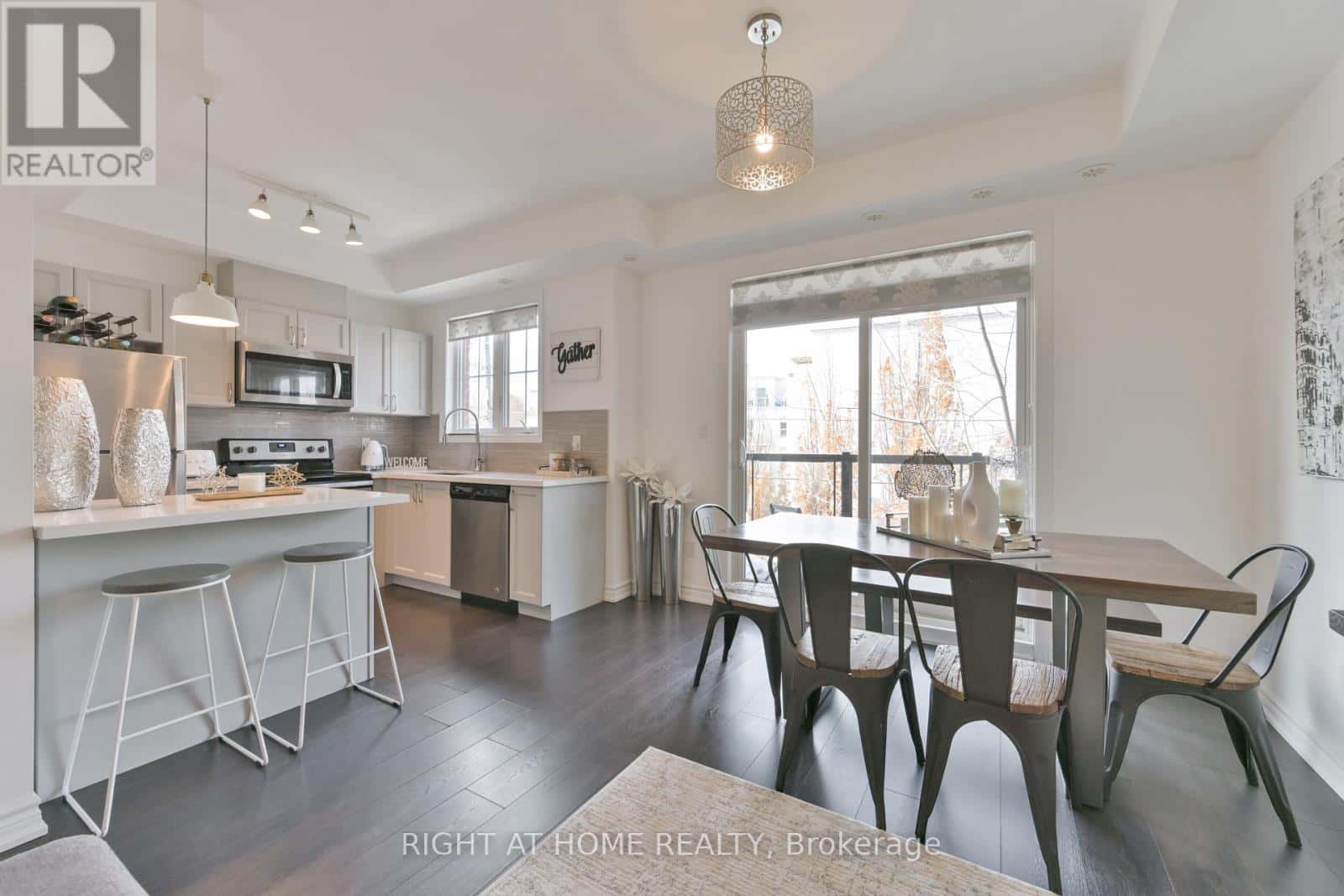 423 - 201 PINE GROVE ROAD — Vaughan (Islington Woods), Ontario - Photo 2 of 7