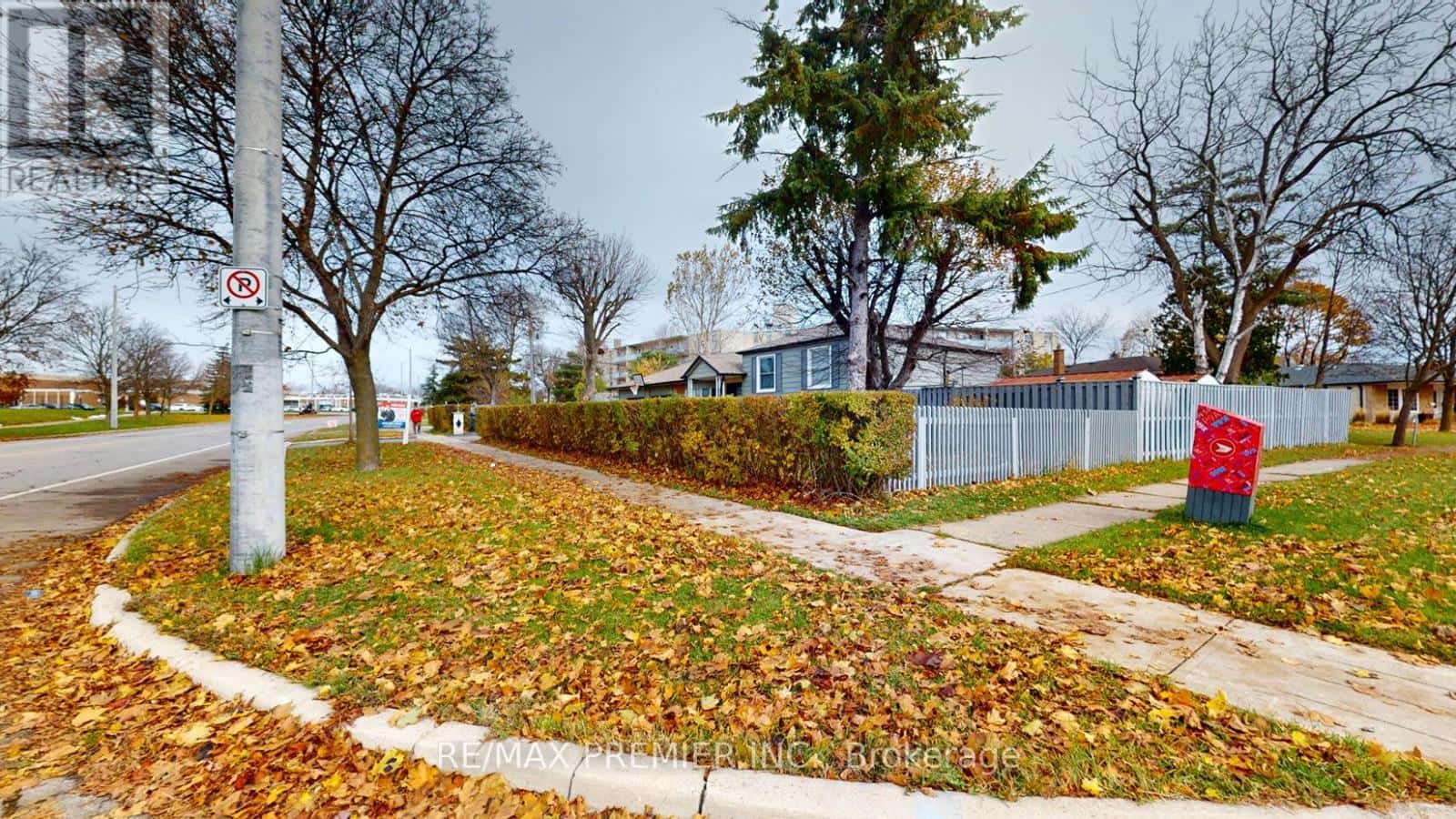 425 BALMORAL DRIVE — Brampton (Avondale), Ontario - Photo 2 of 36