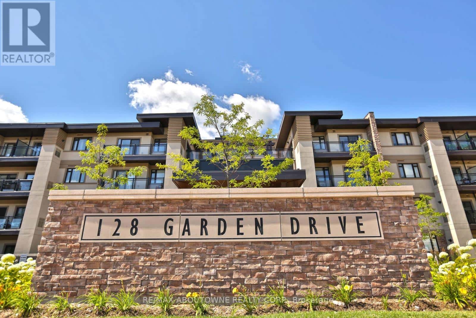 103 - 128 GARDEN DRIVE — Oakville (CO Central), Ontario - Photo 3 of 28