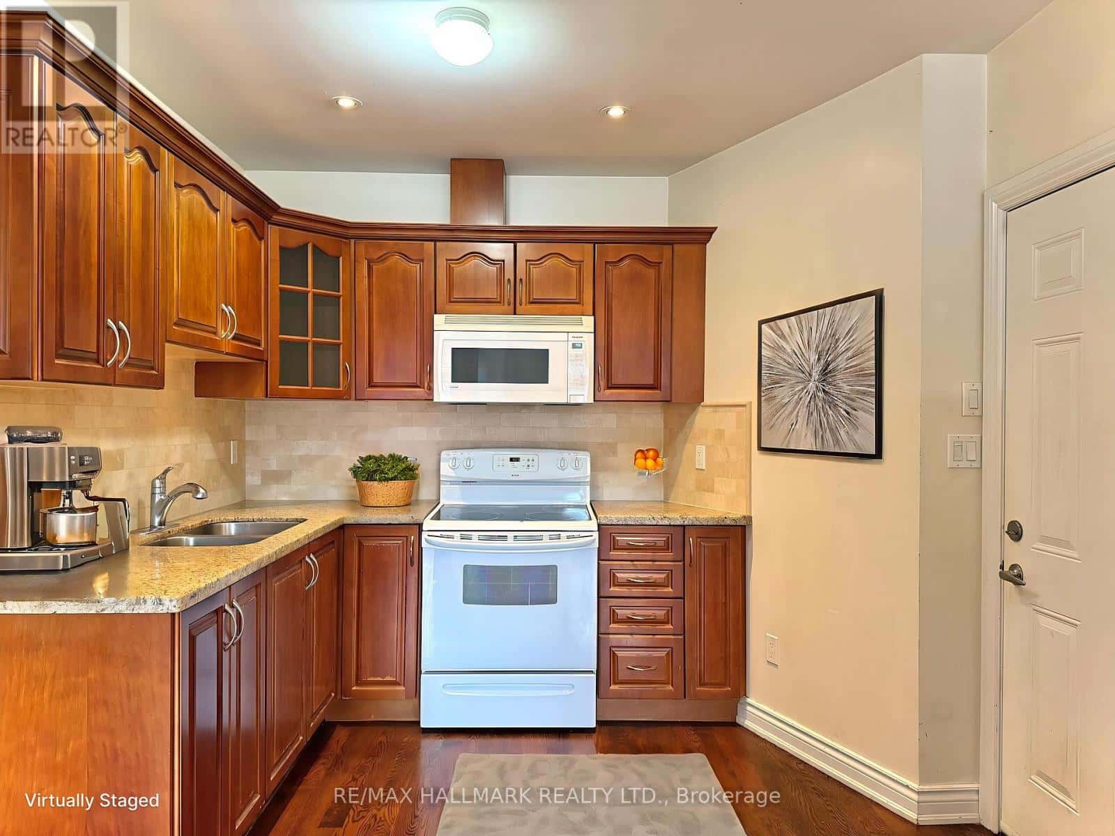 1 - 2038 DANFORTH AVENUE — Toronto (Danforth), Ontario - Photo 3 of 17