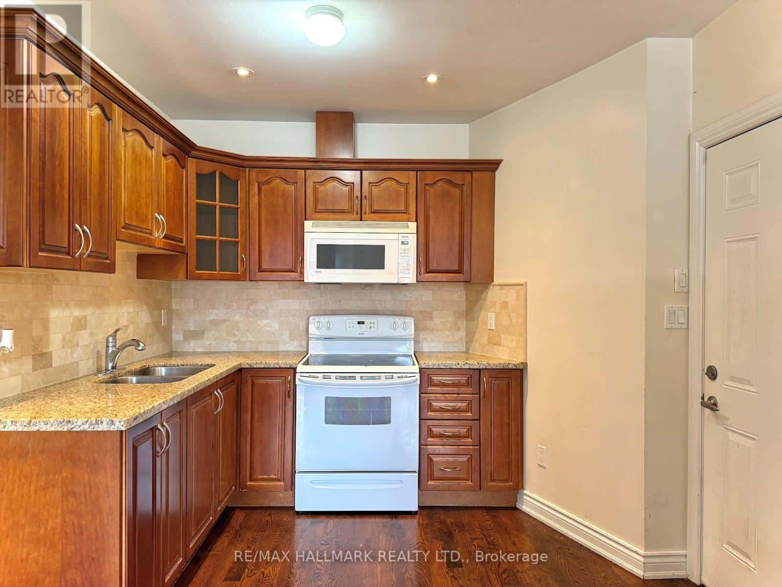 1 - 2038 DANFORTH AVENUE — Toronto (Danforth), Ontario - Photo 4 of 17