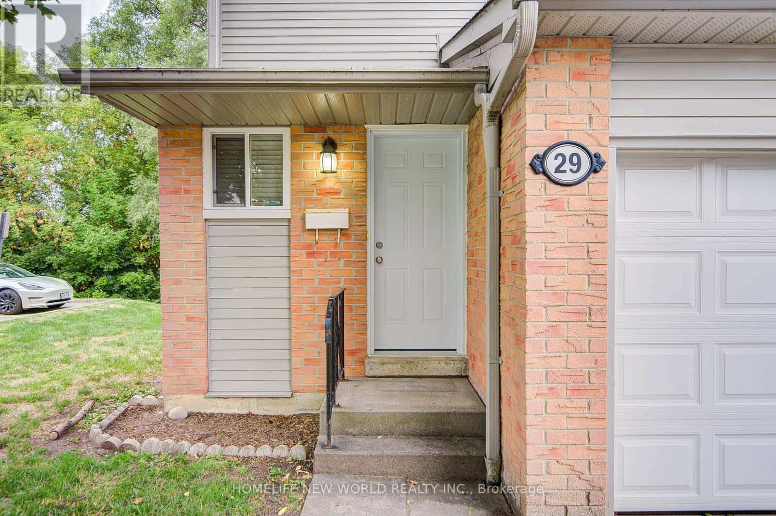 29 NEW HAVENS WAY — Markham (Thornhill), Ontario - Photo 3 of 33