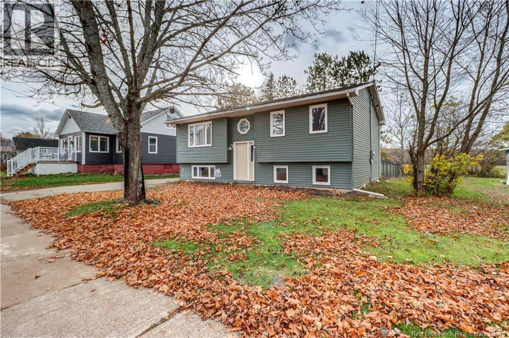 33 Needle Street — Sussex Corner, New Brunswick - Photo 2 of 46