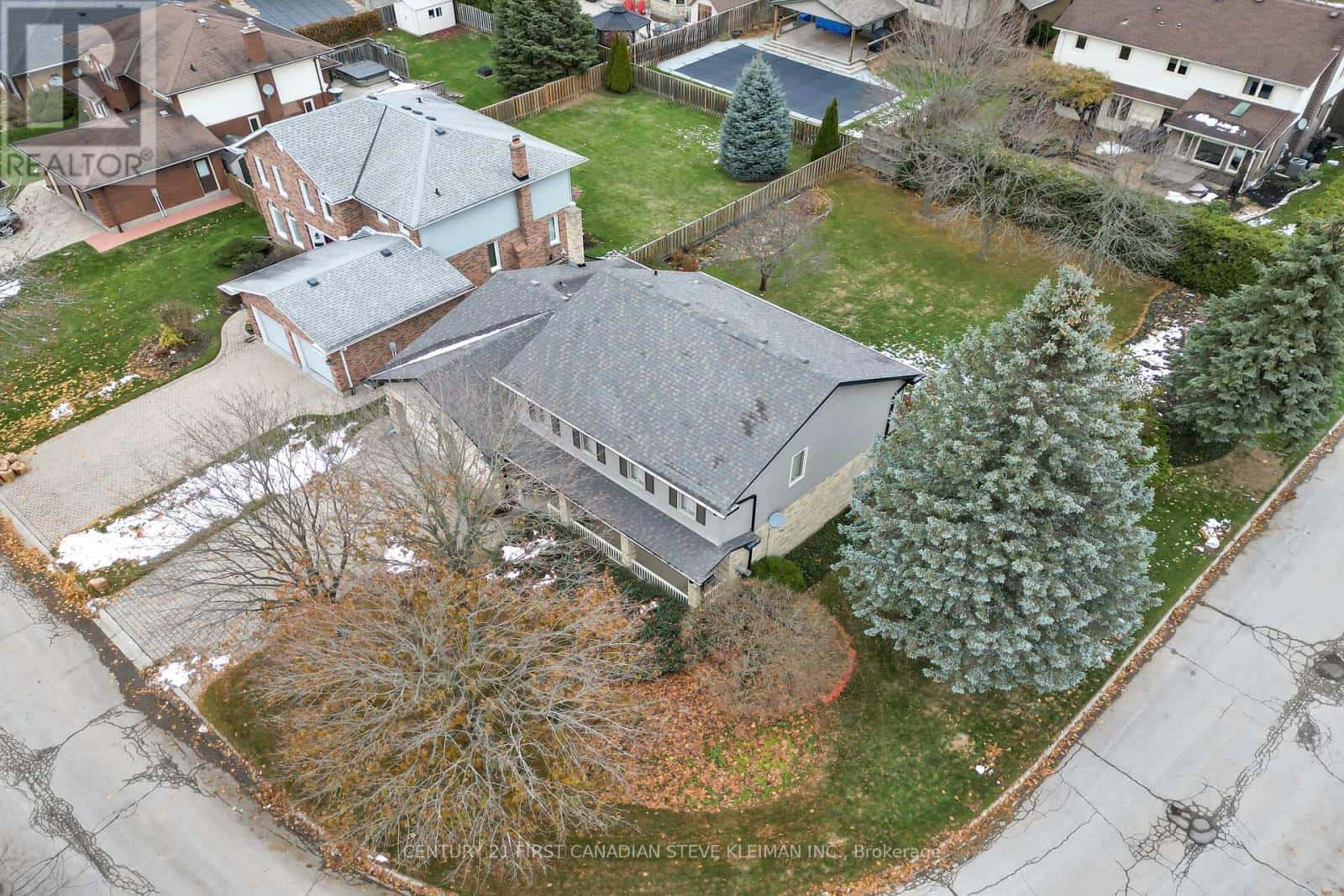 37 VIRGINIA CRESCENT — London North (North B), Ontario - Photo 3 of 40