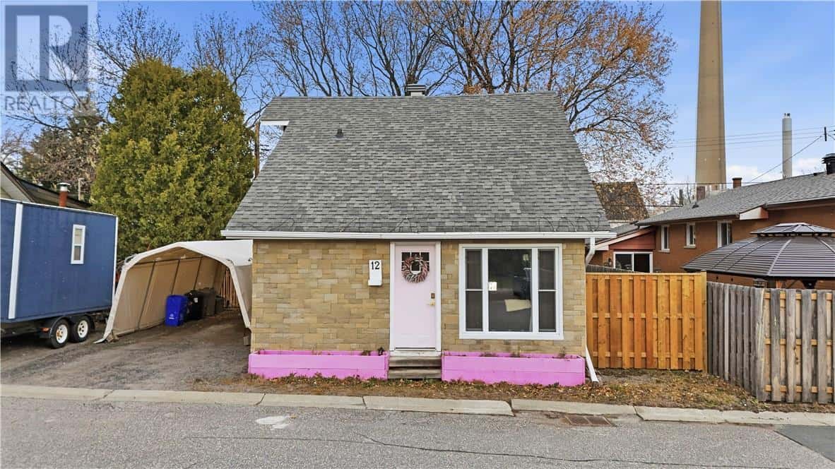 12 Norite Street — Copper Cliff, Ontario - Photo 2 of 27