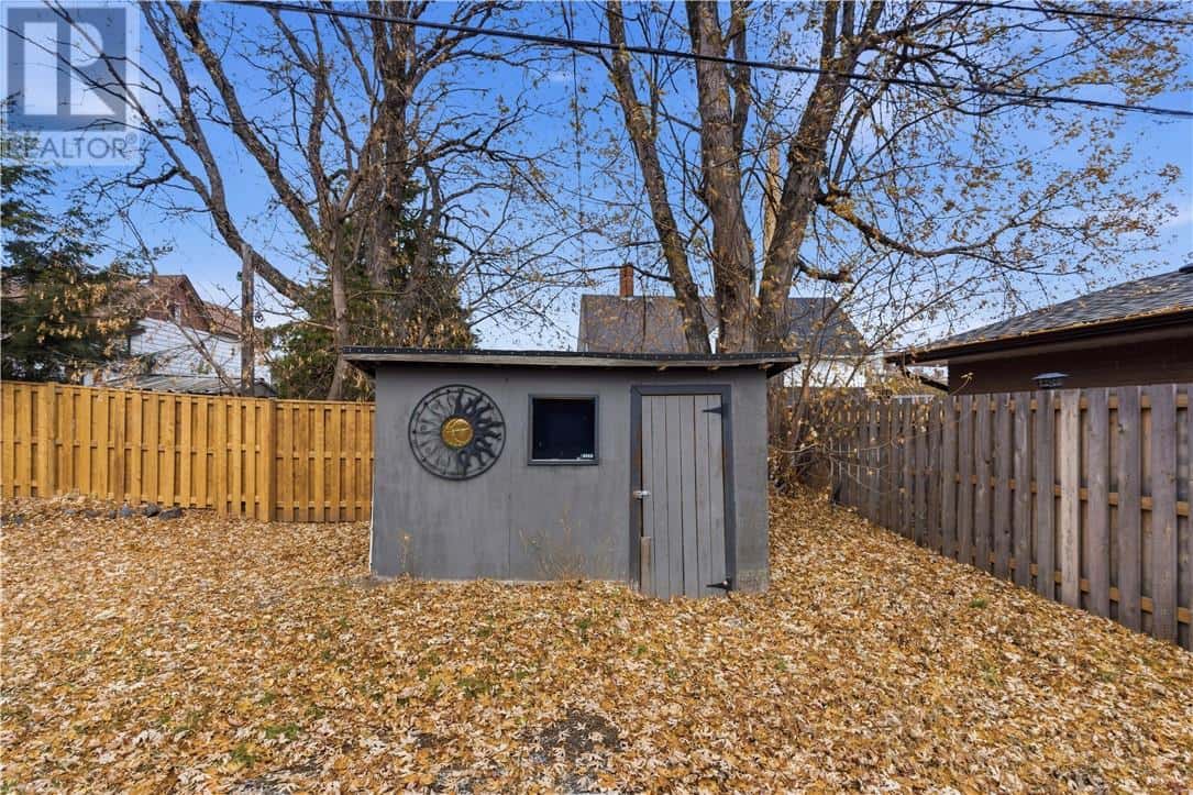 12 Norite Street — Copper Cliff, Ontario - Photo 5 of 27